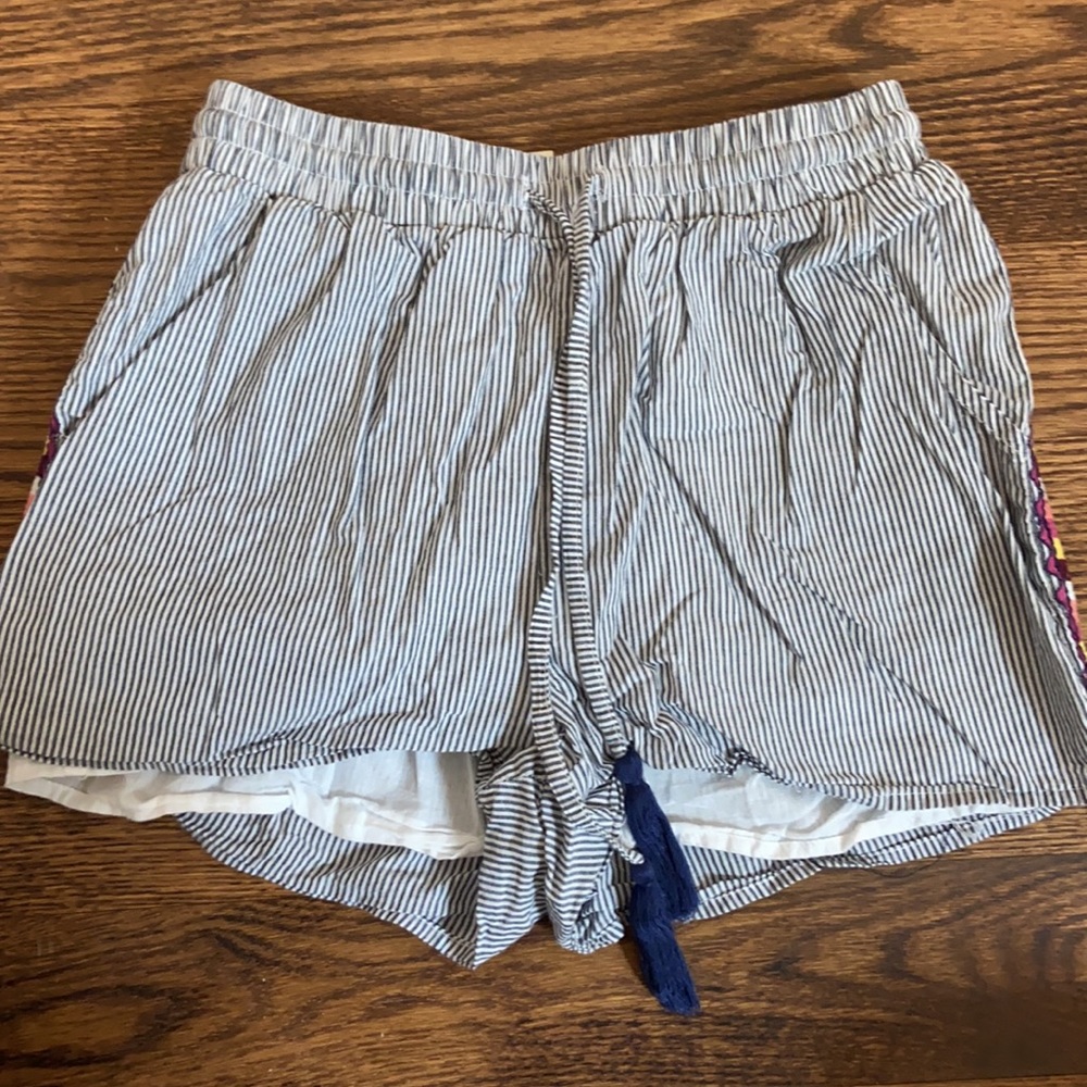 Shorts - Picture 2 of 4